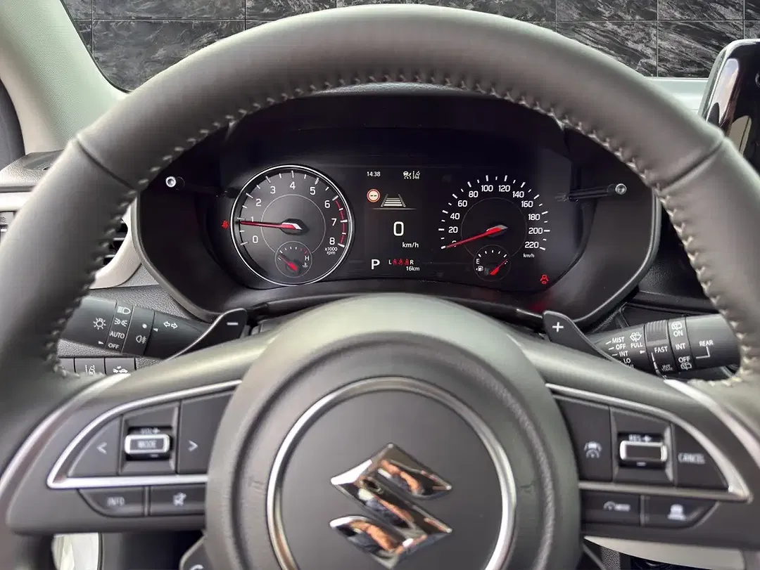 Suzuki Swift - Thumbnail 8