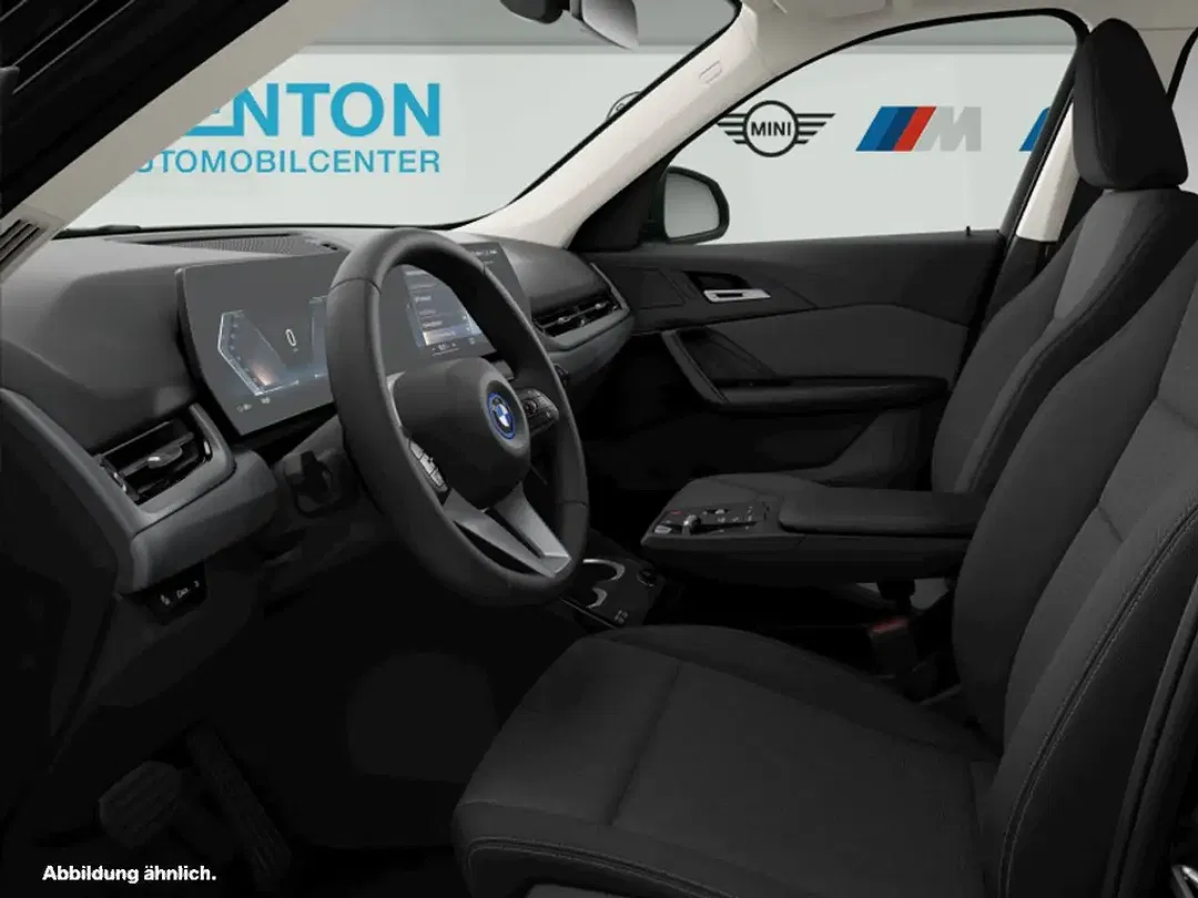 BMW iX1 - Thumbnail 4