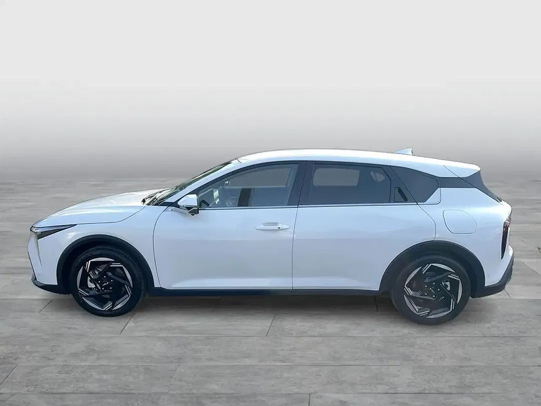 Kia K4 - Thumbnail 3