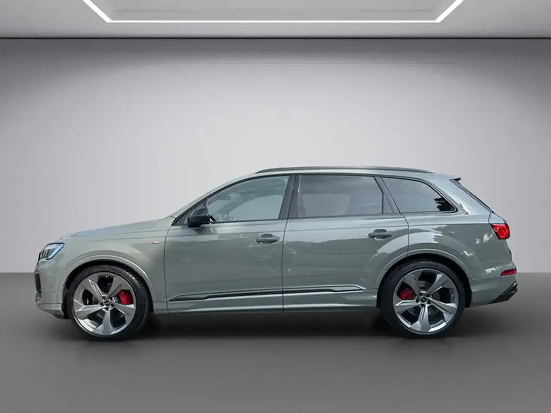 Audi Q7 - Thumbnail 3
