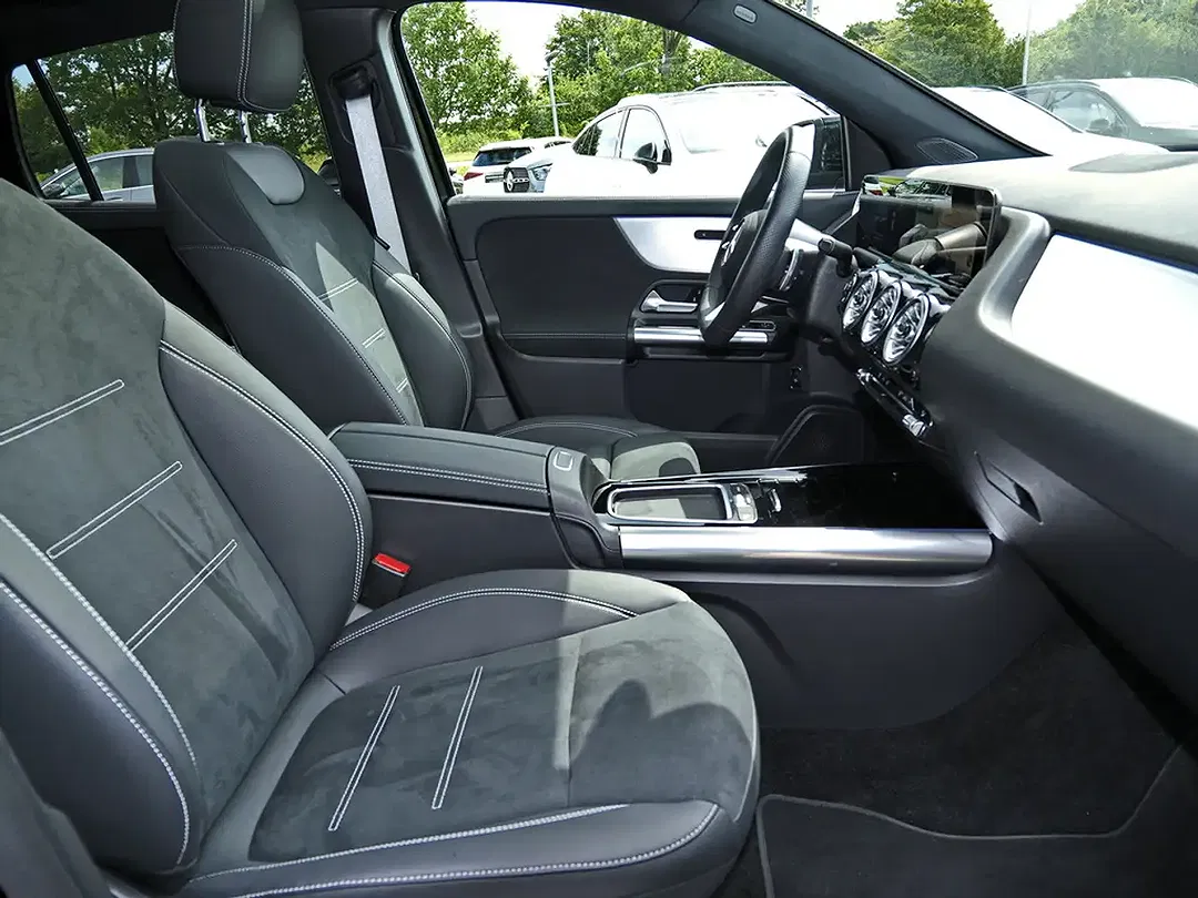 Mercedes-Benz GLA 200 - Thumbnail 13