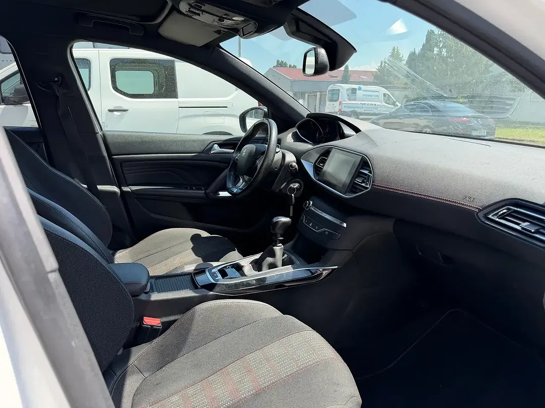 Peugeot 308 - Thumbnail 10