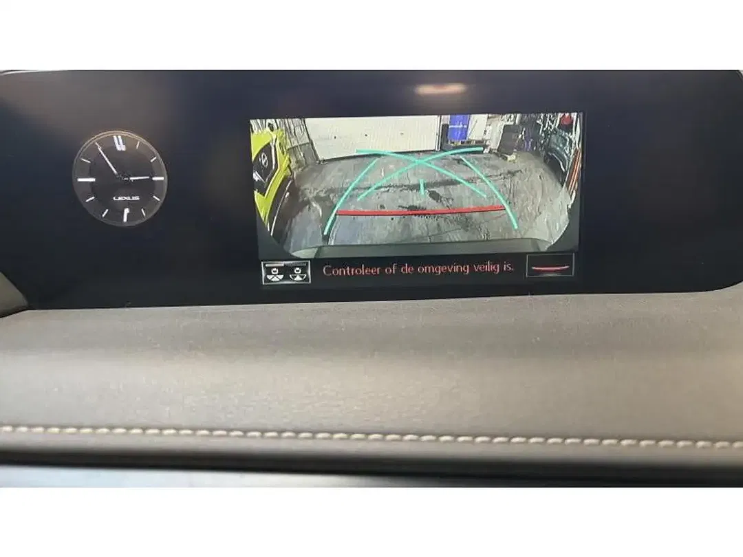 Lexus UX 250h - Thumbnail 13