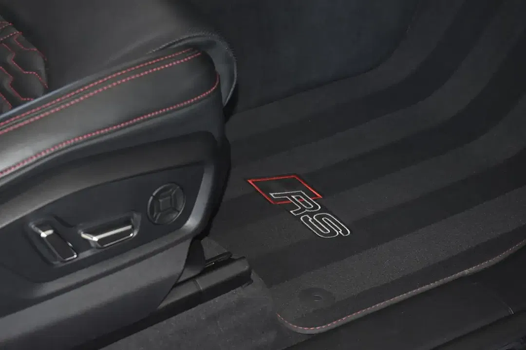 Audi RS Q8 - Thumbnail 15