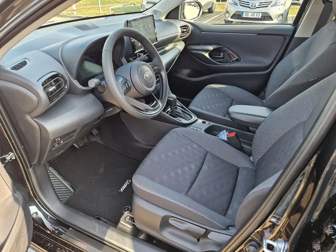 Toyota Yaris - Thumbnail 7