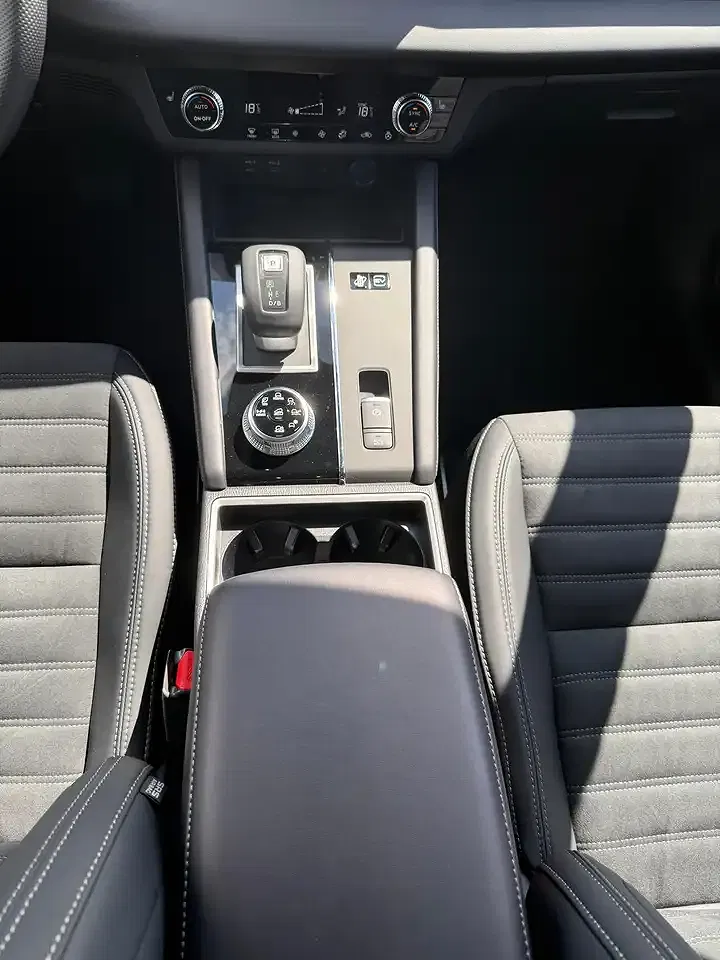 Mitsubishi Outlander - Thumbnail 13