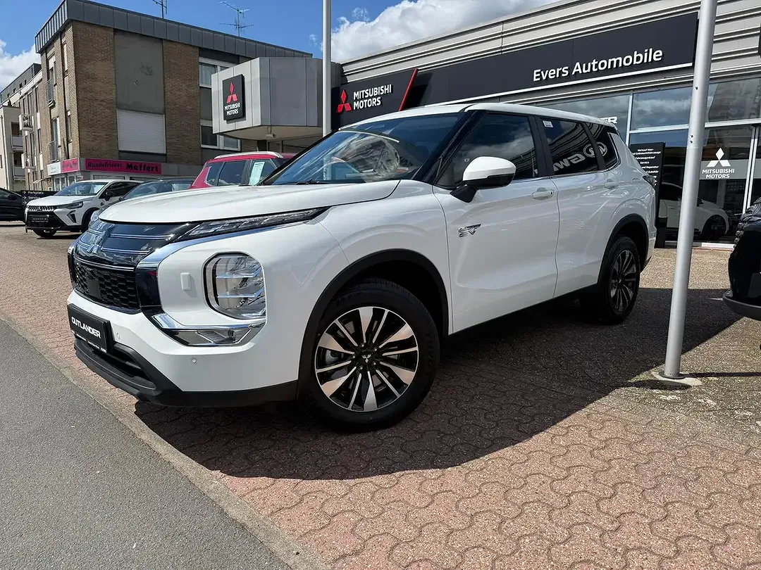 Mitsubishi Outlander - Thumbnail 2