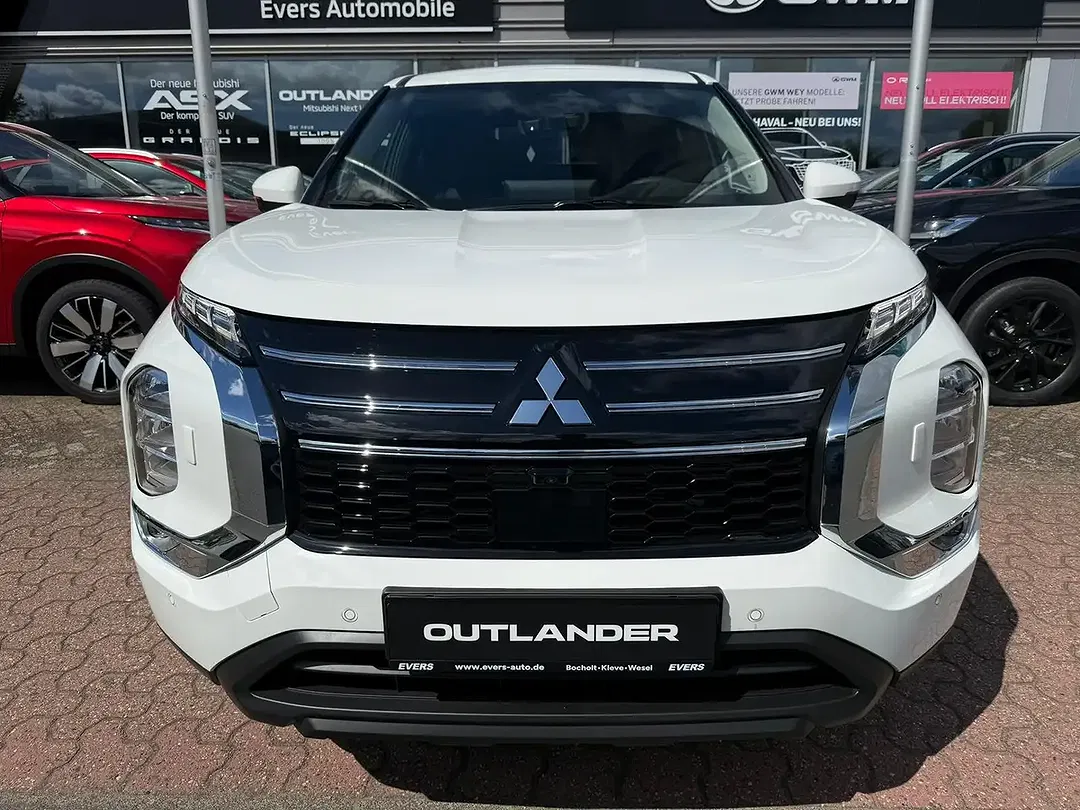 Mitsubishi Outlander - Thumbnail 3