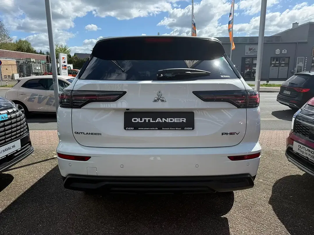 Mitsubishi Outlander - Thumbnail 6
