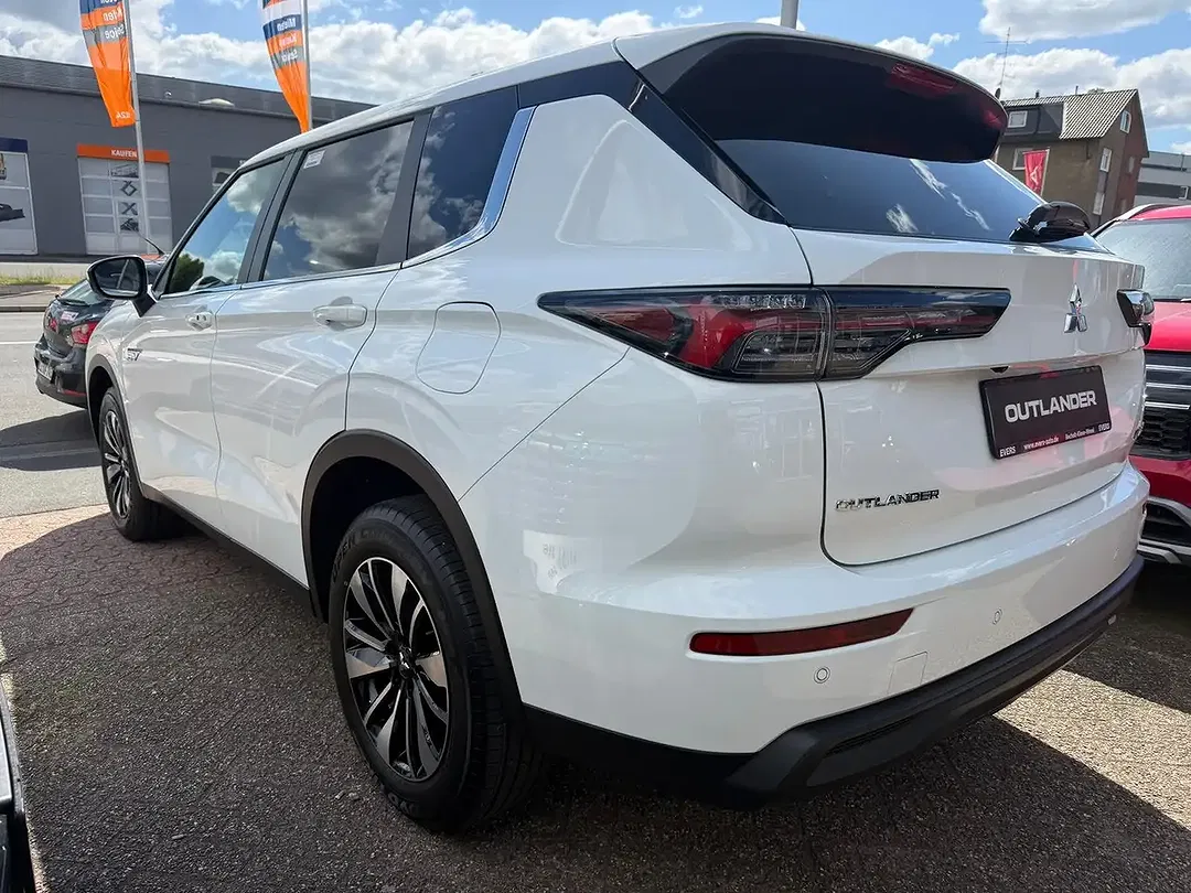 Mitsubishi Outlander - Thumbnail 7