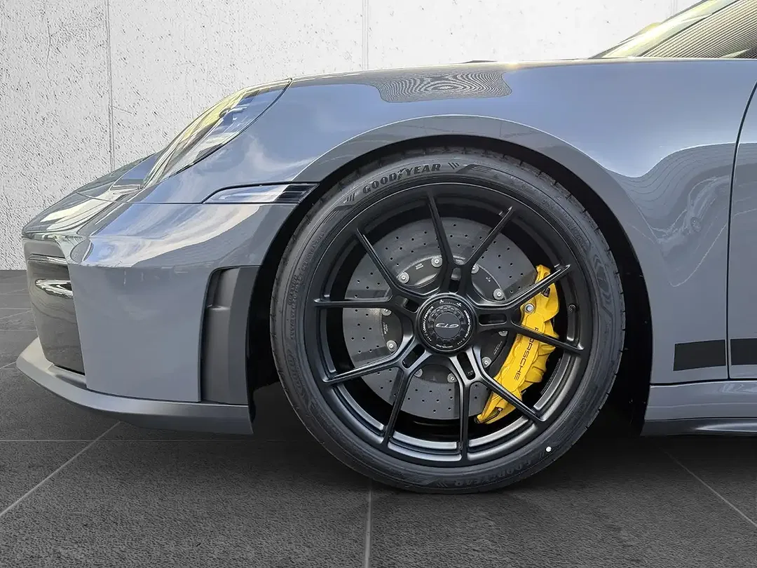 Porsche 992 - Thumbnail 6