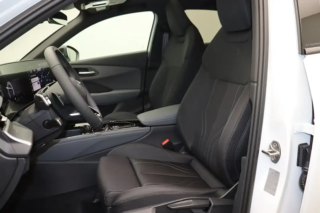 Audi Q3 - Thumbnail 10
