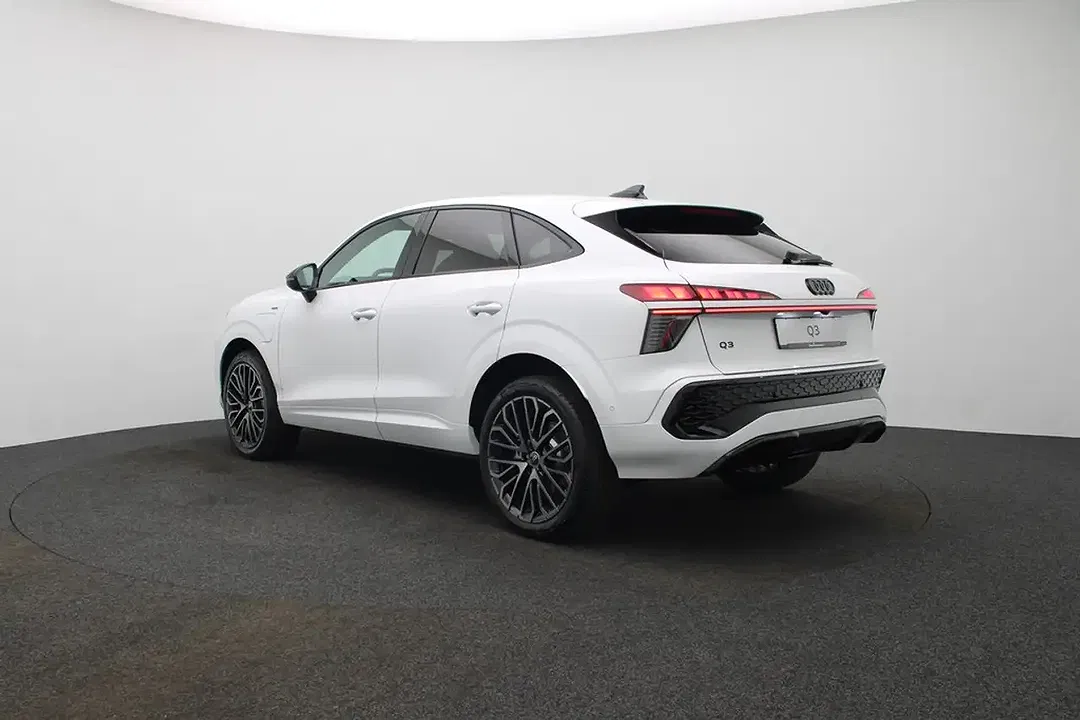 Audi Q3 - Thumbnail 3