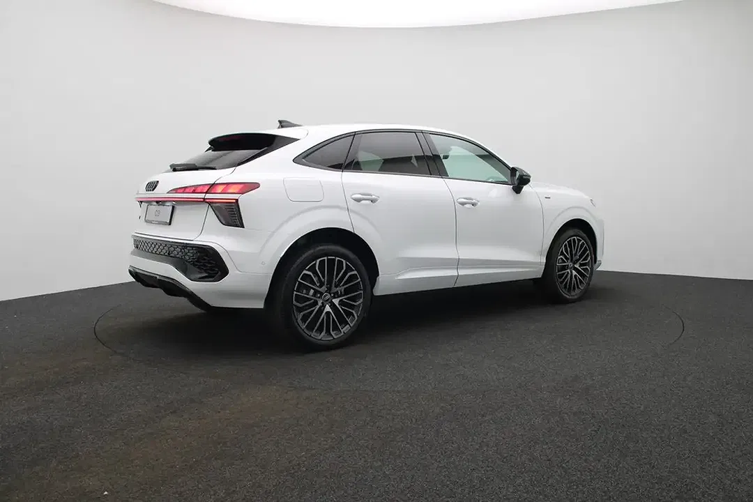 Audi Q3 - Thumbnail 5