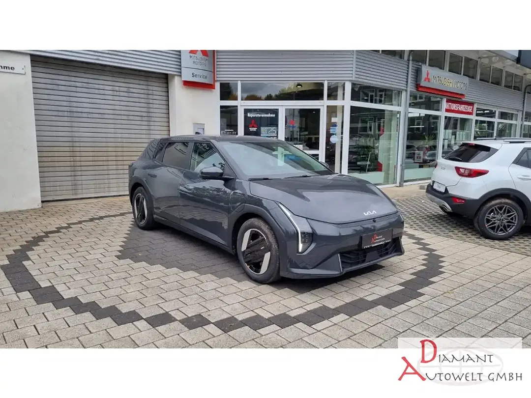 Kia EV4 - Thumbnail 2