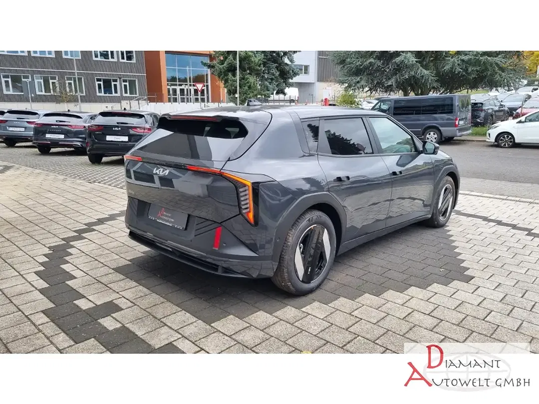 Kia EV4 - Thumbnail 3