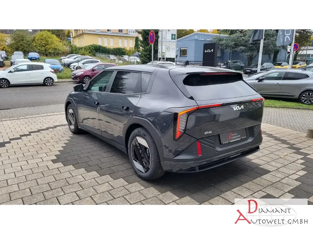 Kia EV4 - Thumbnail 4