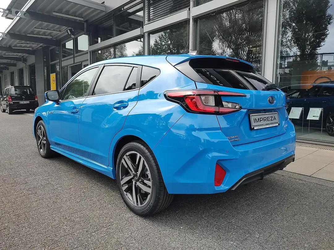 Subaru Impreza - Thumbnail 6
