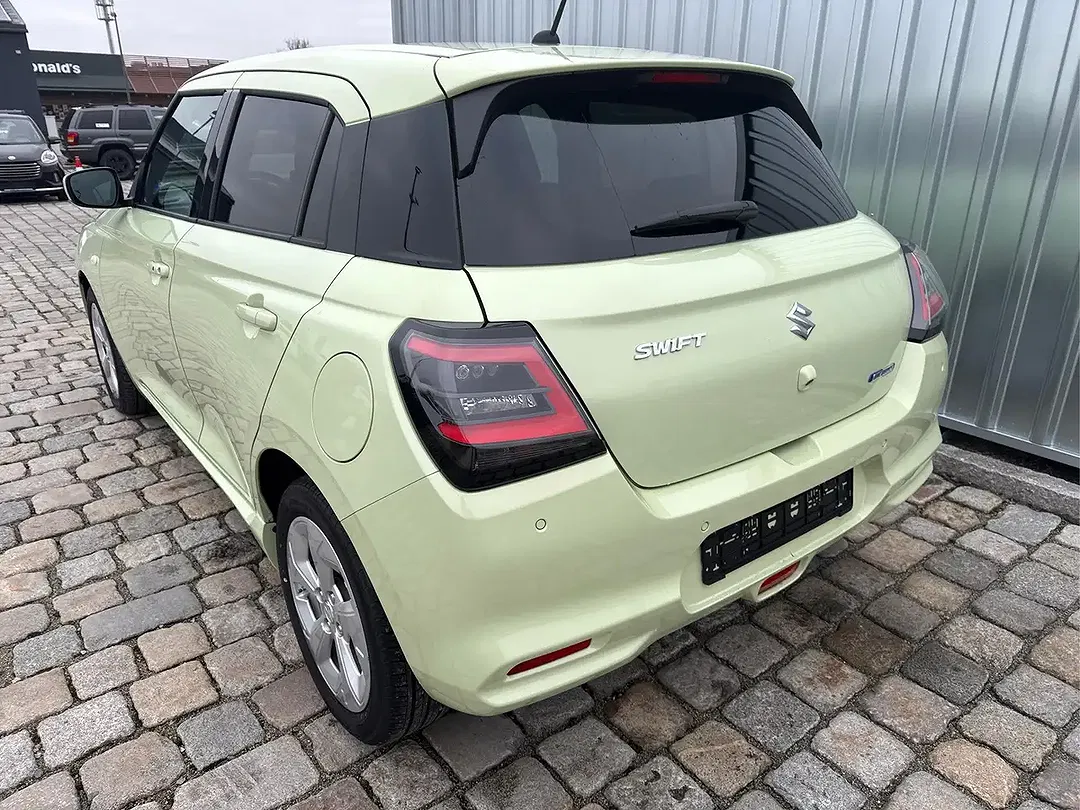 Suzuki Swift - Thumbnail 2