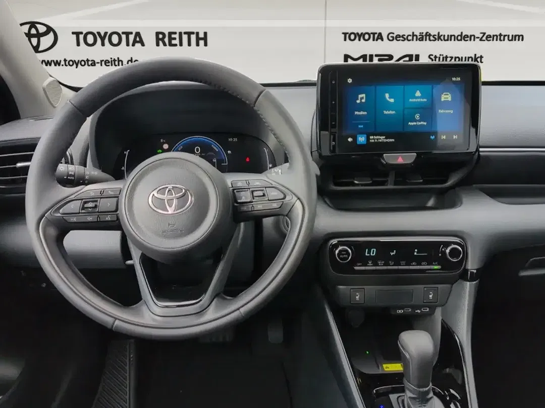 Toyota Yaris - Thumbnail 10