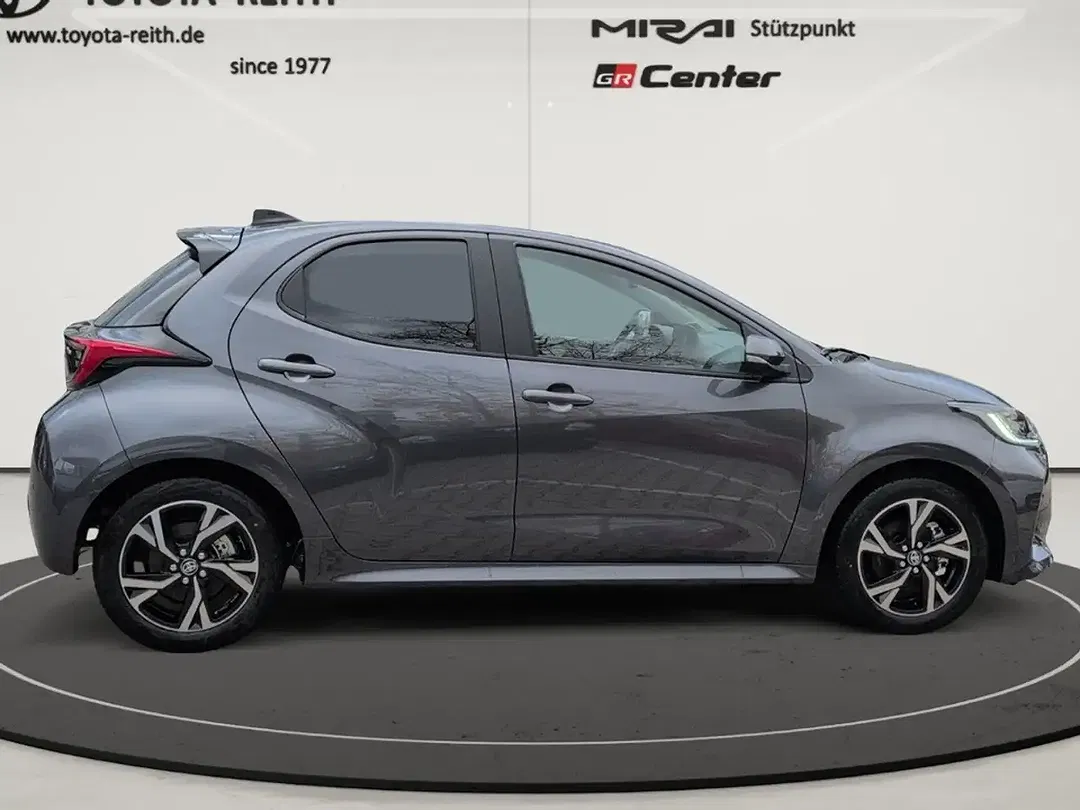 Toyota Yaris - Thumbnail 6