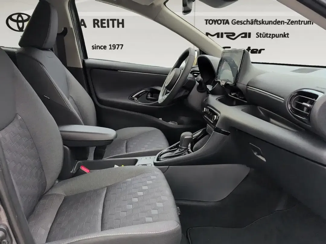 Toyota Yaris - Thumbnail 9