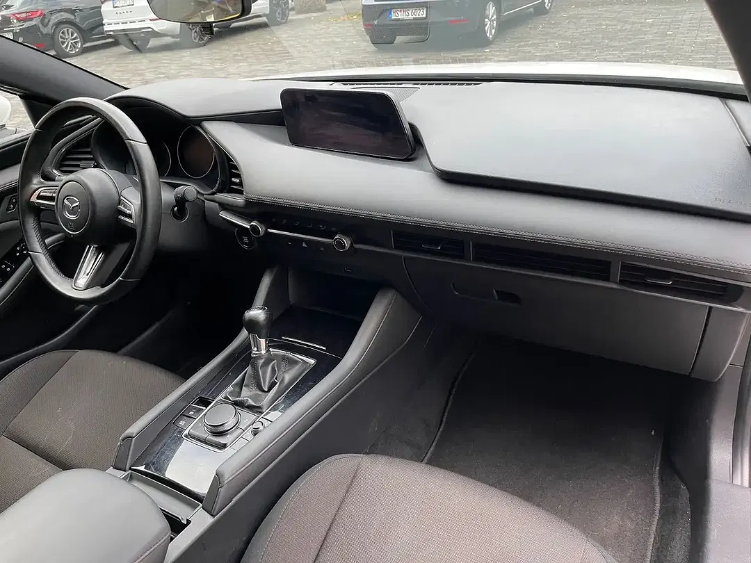 Mazda 3 - Thumbnail 11
