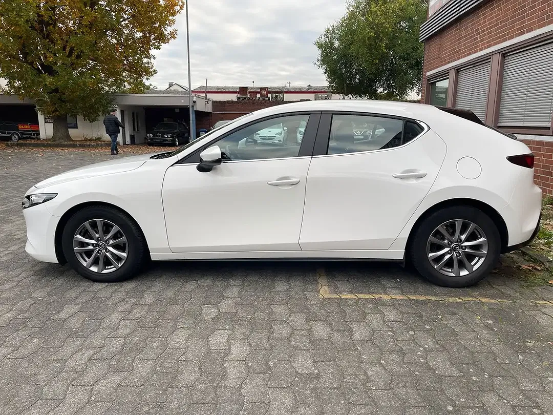 Mazda 3 - Thumbnail 8