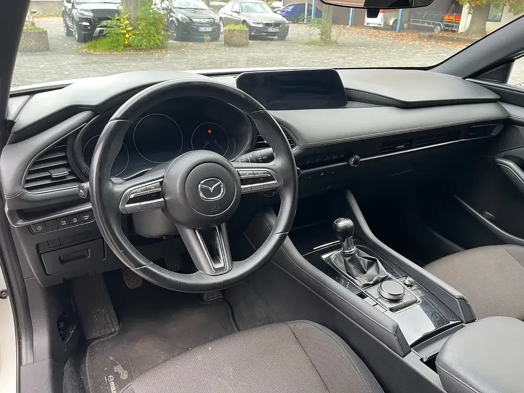 Mazda 3 - Thumbnail 9