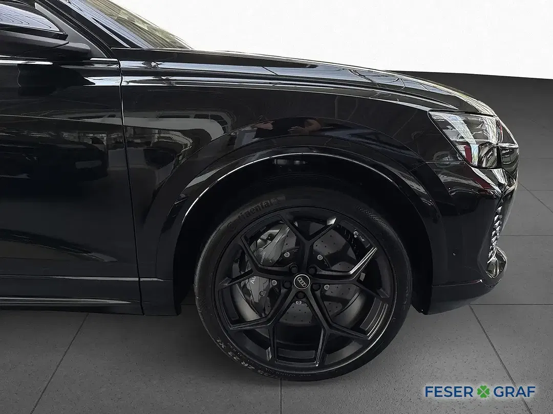 Audi RS Q8 - Thumbnail 4