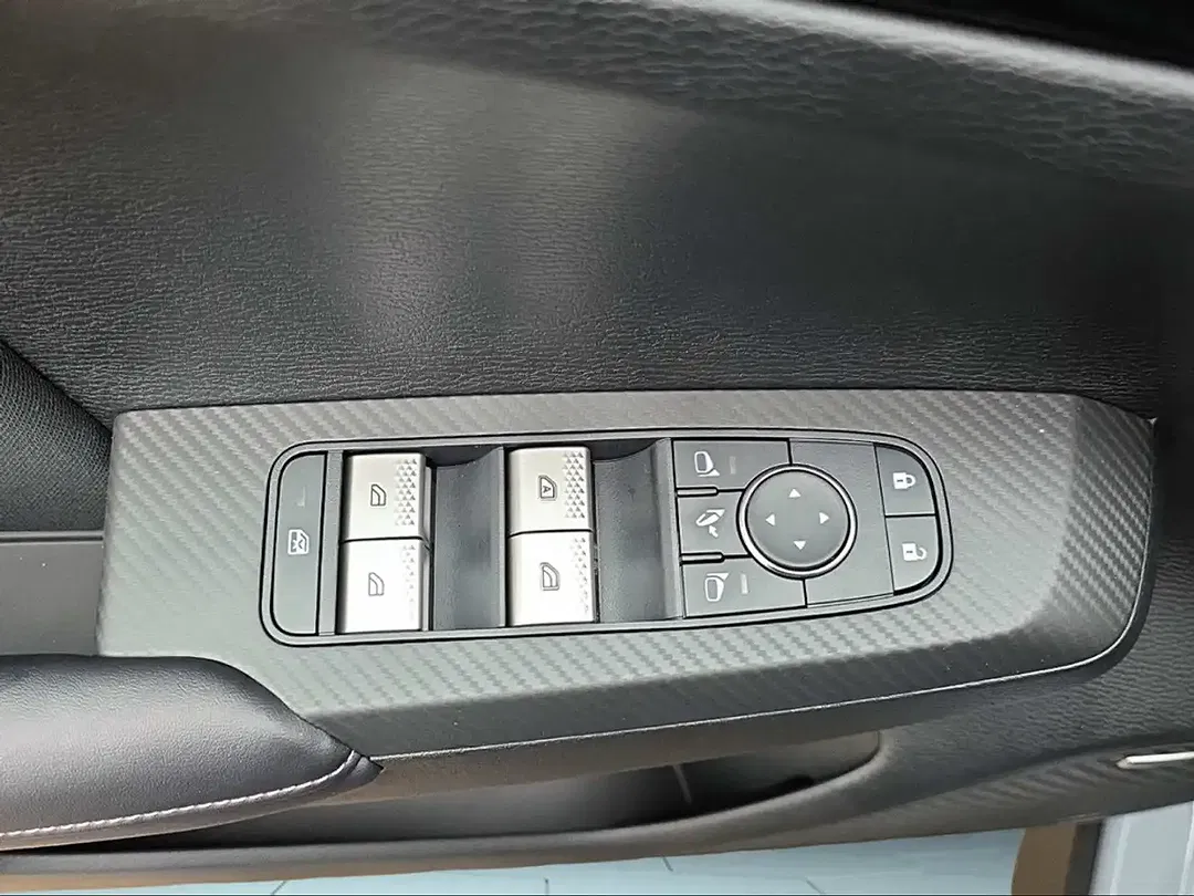 Mitsubishi Outlander - Thumbnail 11
