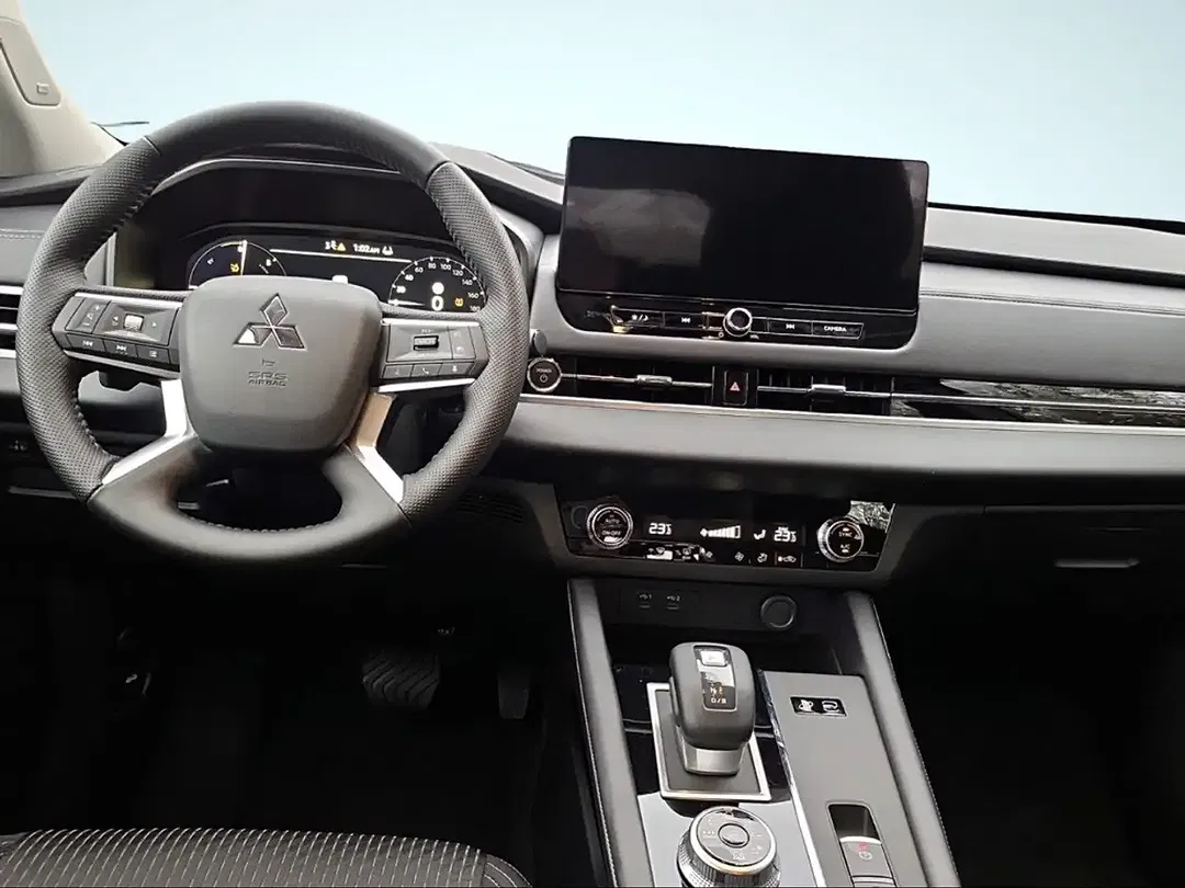 Mitsubishi Outlander - Thumbnail 6