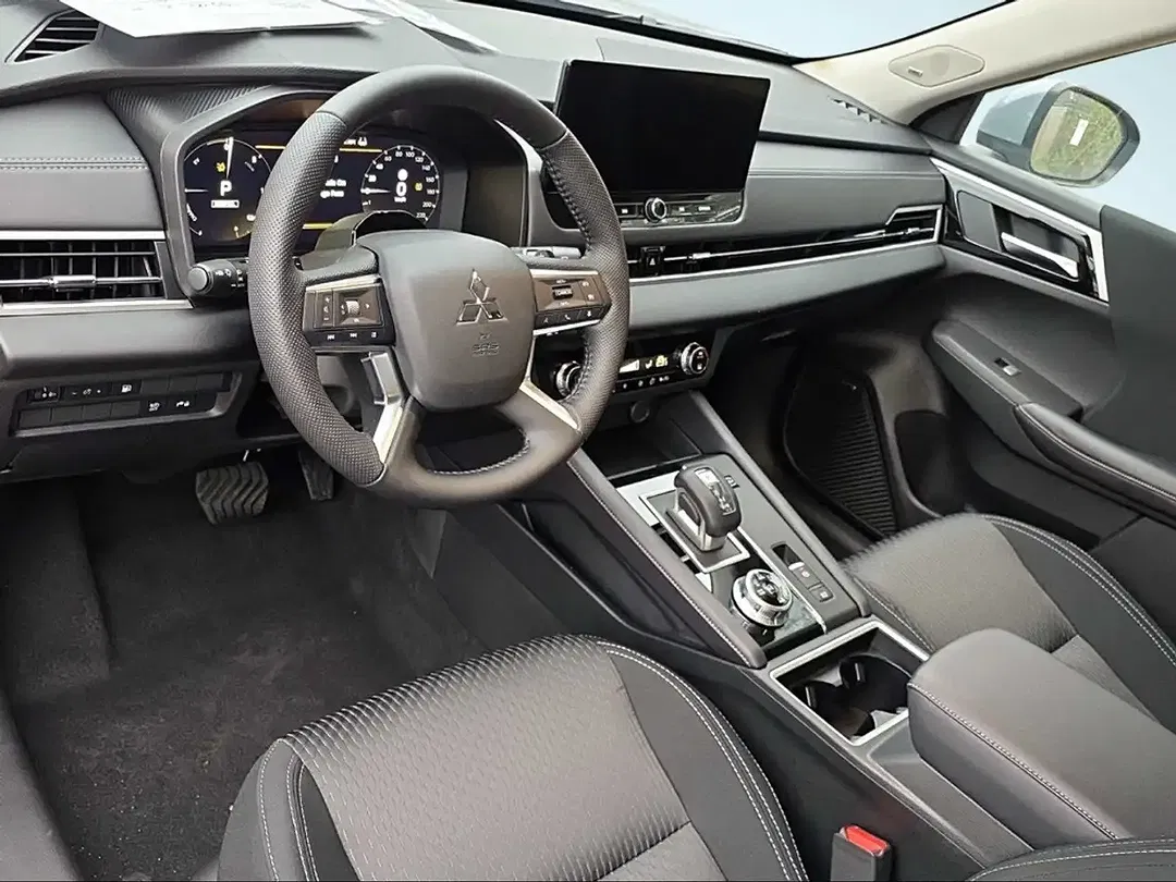 Mitsubishi Outlander - Thumbnail 7