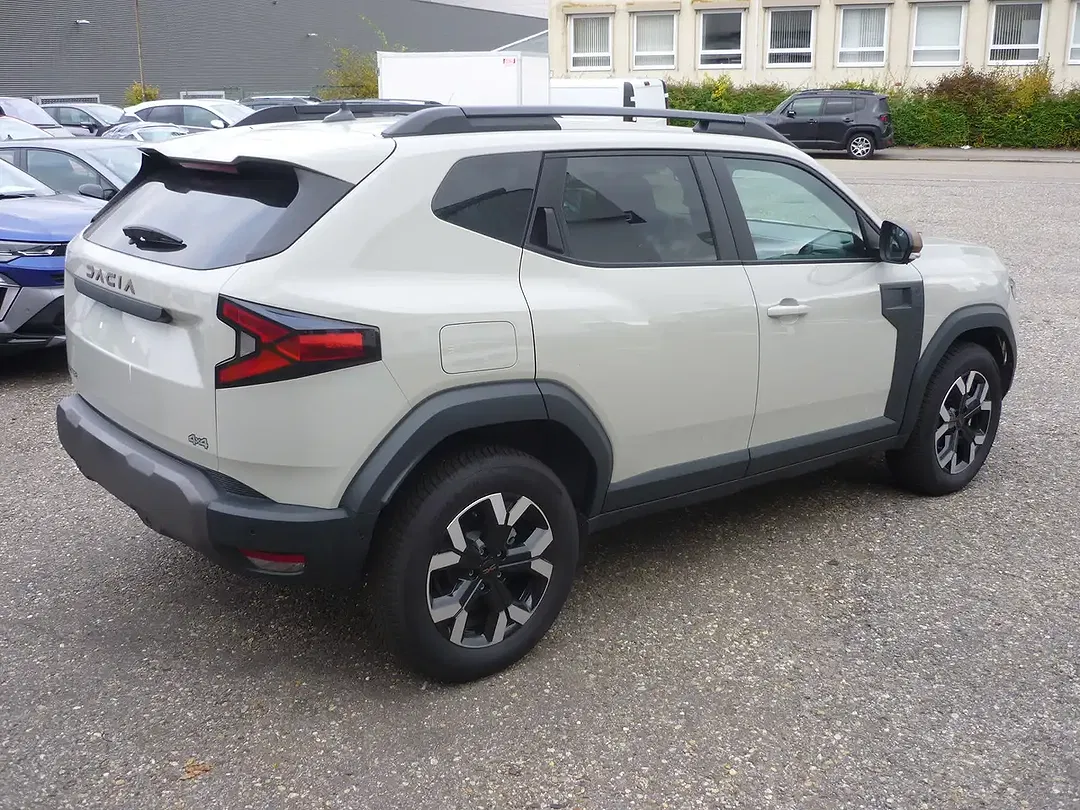 Dacia Duster - Thumbnail 3