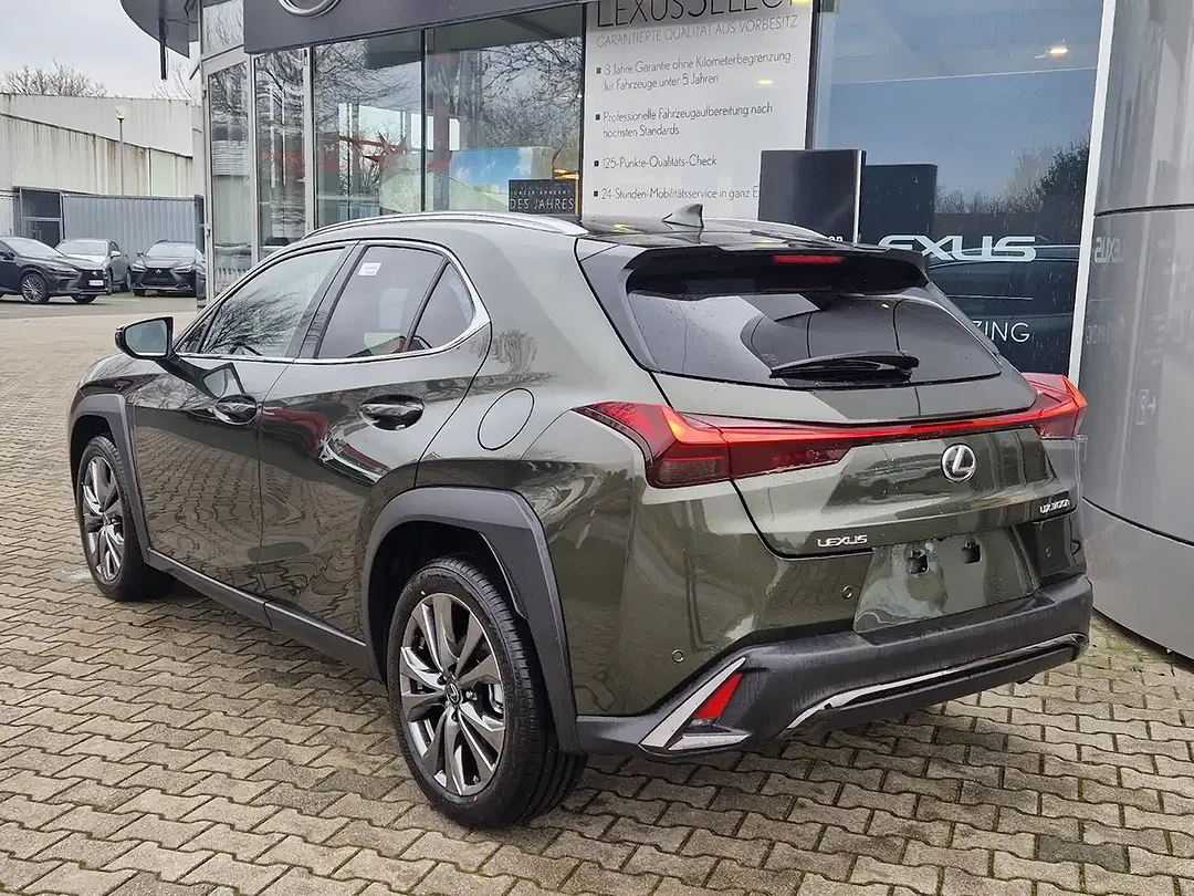 Lexus UX 300h - Thumbnail 3