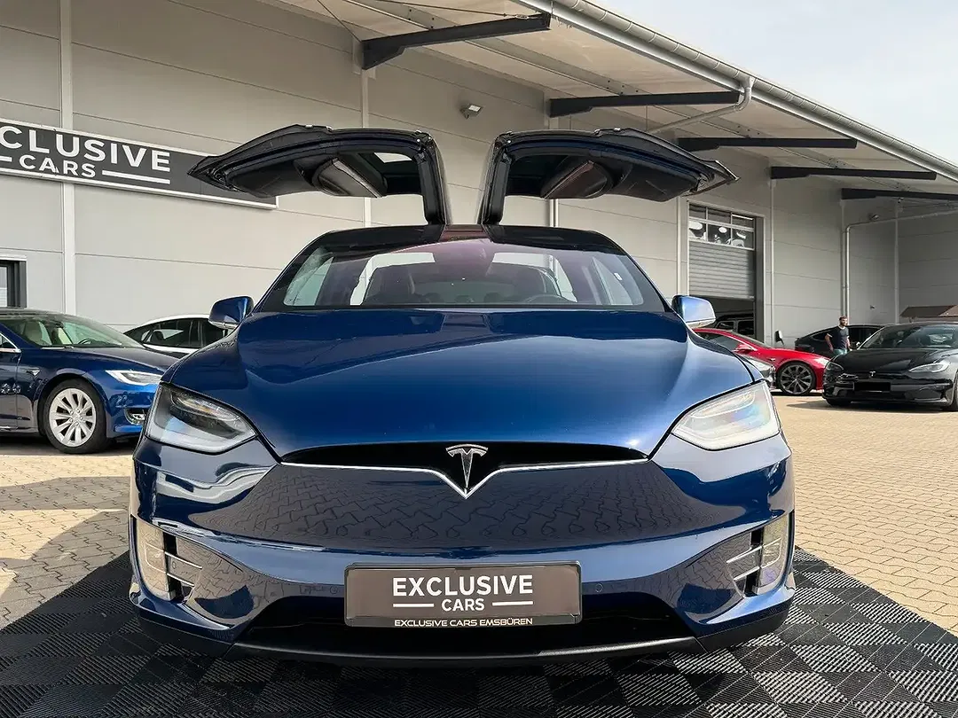 Tesla Model X - Thumbnail 13