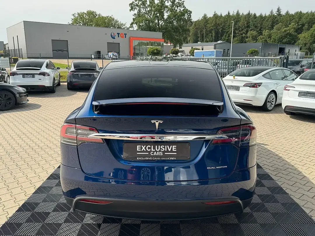 Tesla Model X - Thumbnail 6