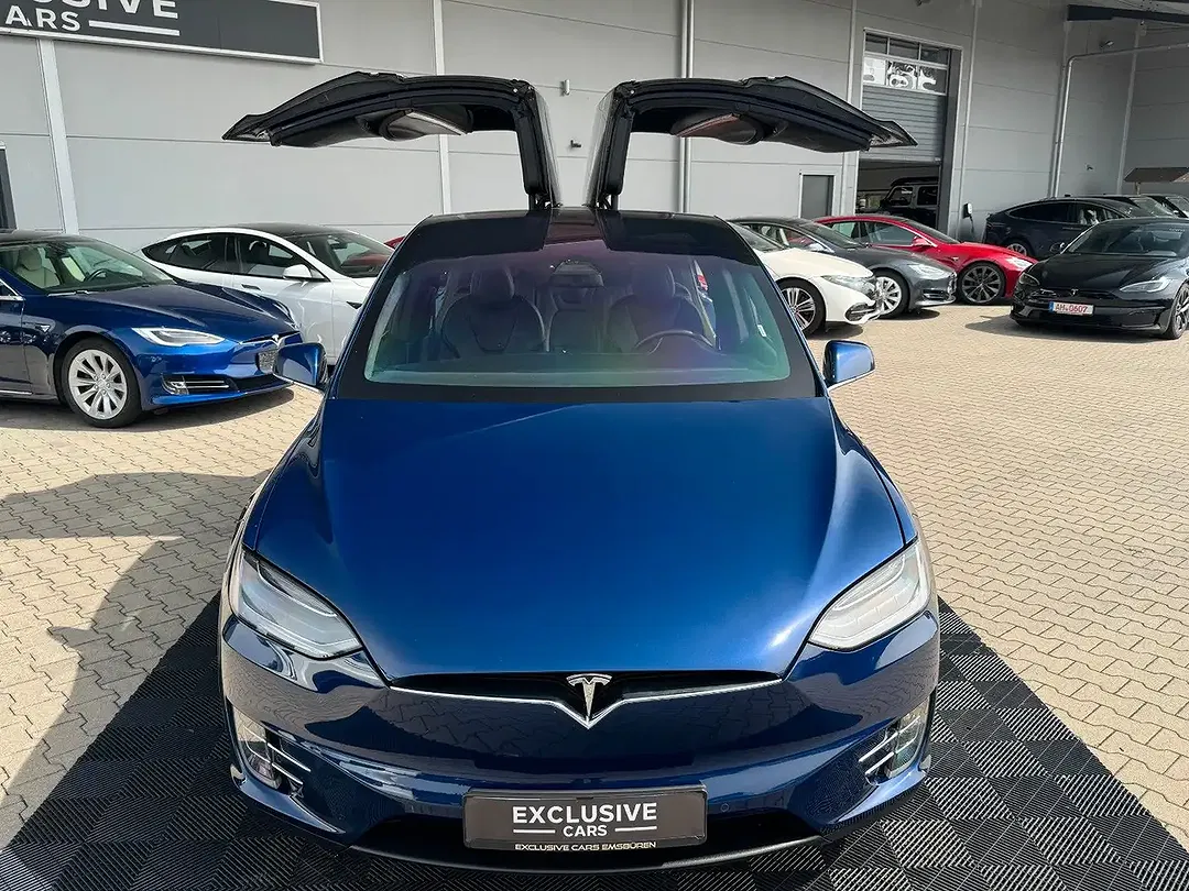 Tesla Model X - Thumbnail 8