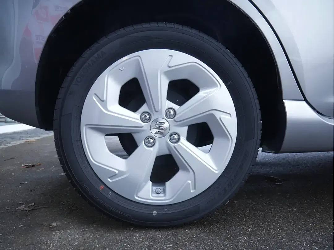 Suzuki Swift - Thumbnail 7