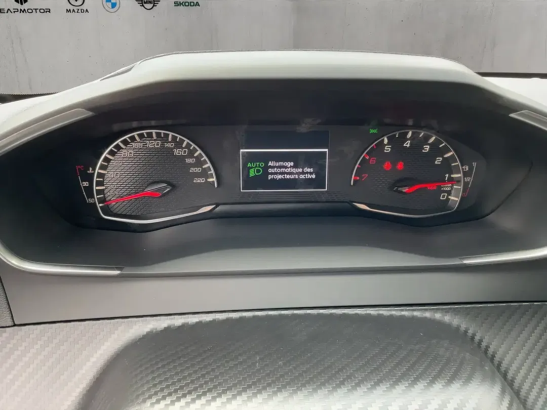 Peugeot 208 - Thumbnail 10