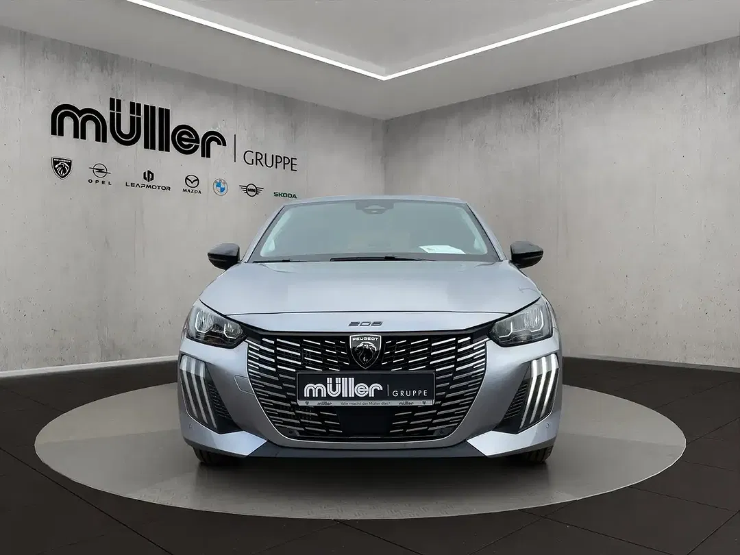 Peugeot 208 - Thumbnail 3