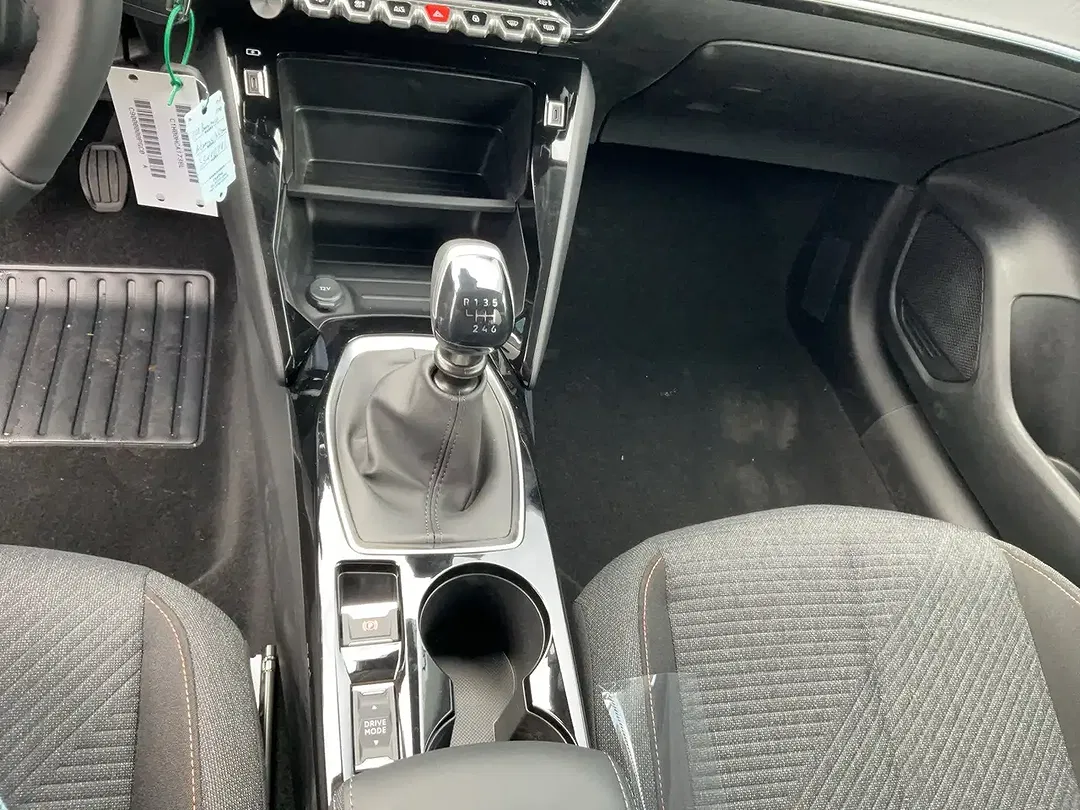 Peugeot 208 - Thumbnail 9