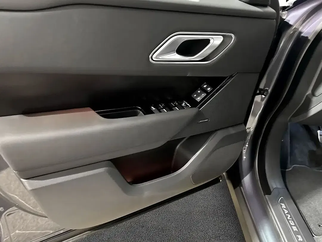 Land Rover Range Rover Velar - Thumbnail 14
