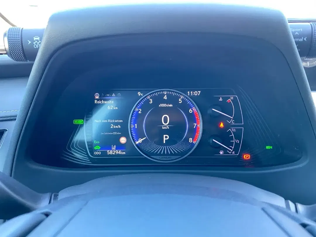 Lexus UX 250h - Thumbnail 15