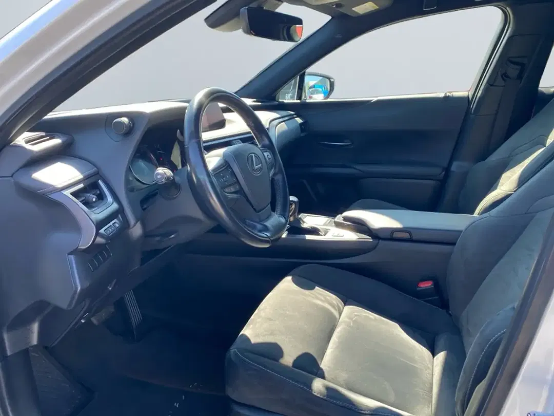 Lexus UX 250h - Thumbnail 9