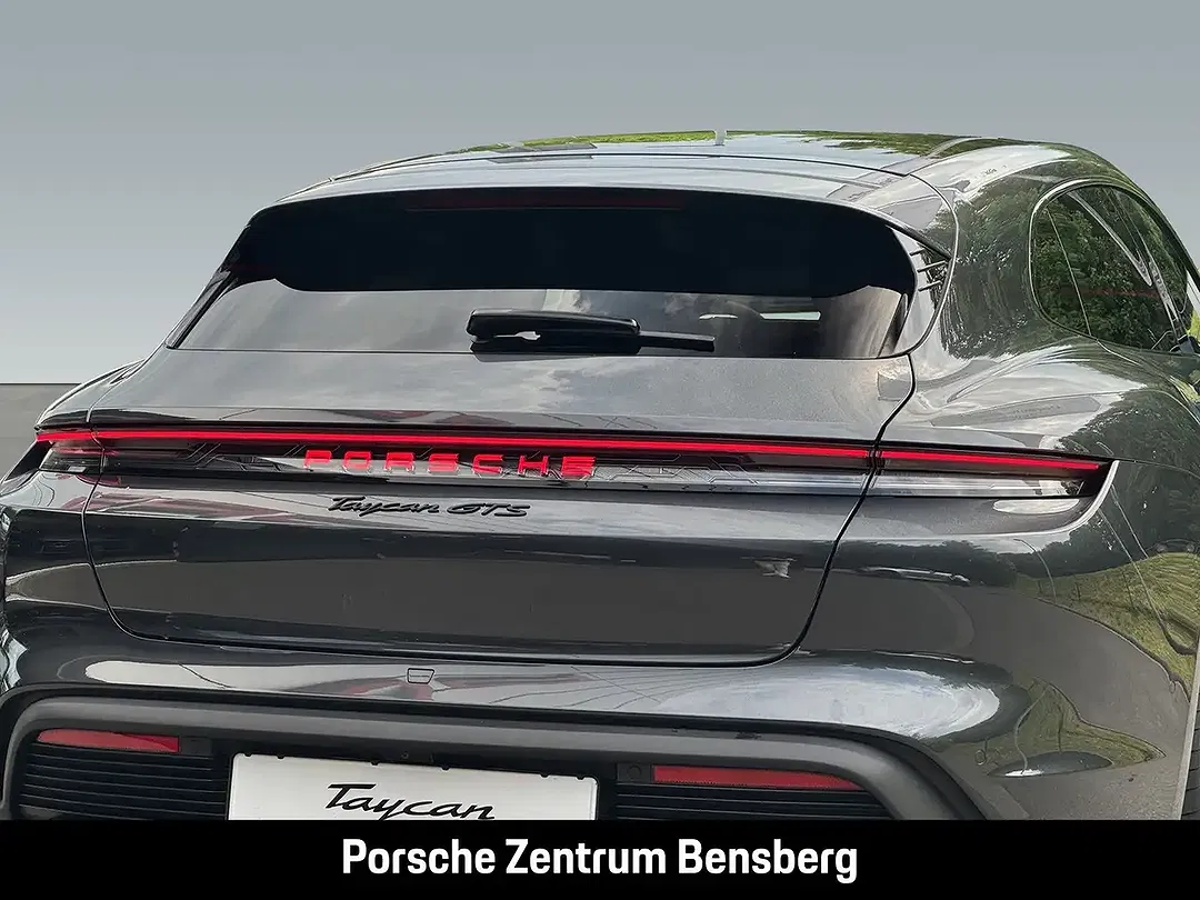 Porsche Taycan - Thumbnail 10