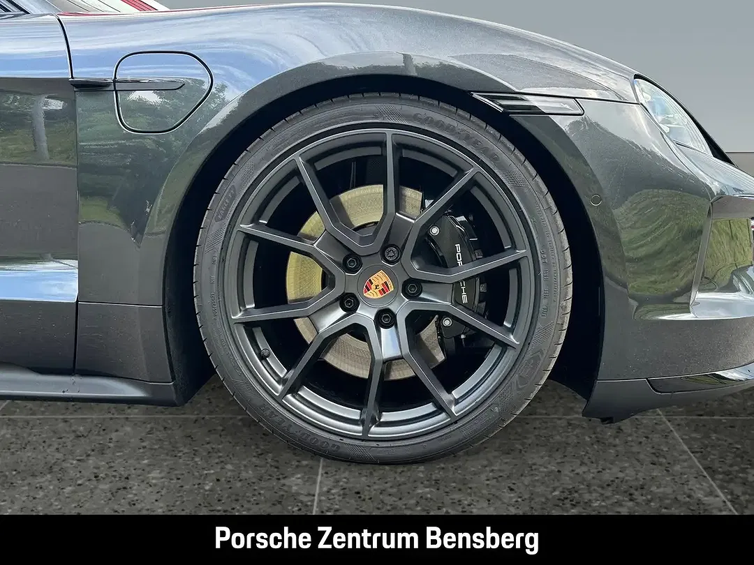 Porsche Taycan - Thumbnail 13