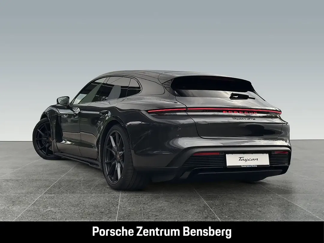 Porsche Taycan - Thumbnail 3
