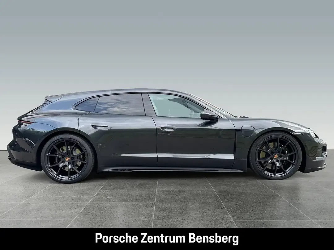 Porsche Taycan - Thumbnail 5