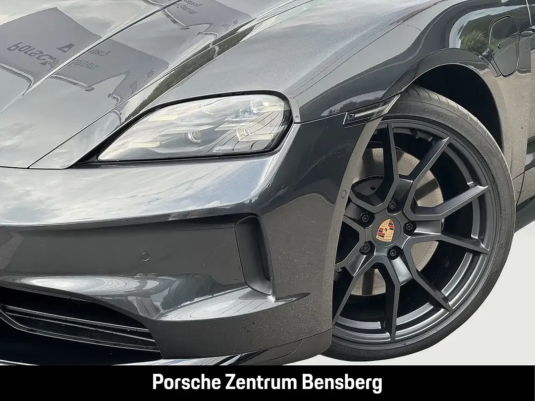 Porsche Taycan - Thumbnail 9